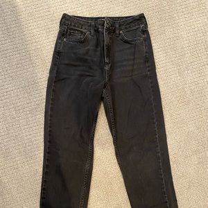 Black denim crop jeans